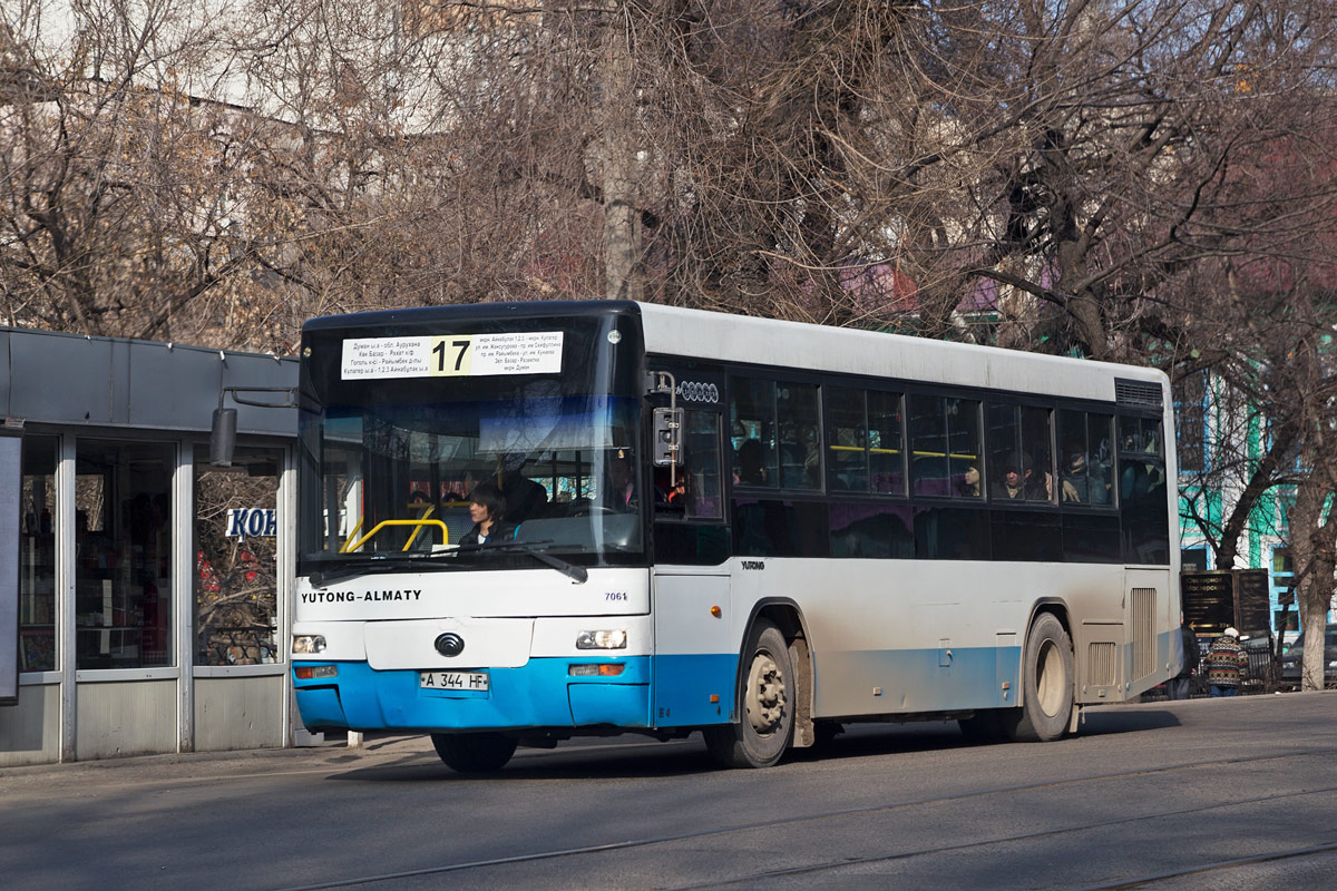 Алматы, Yutong ZK6108HGH № 7061