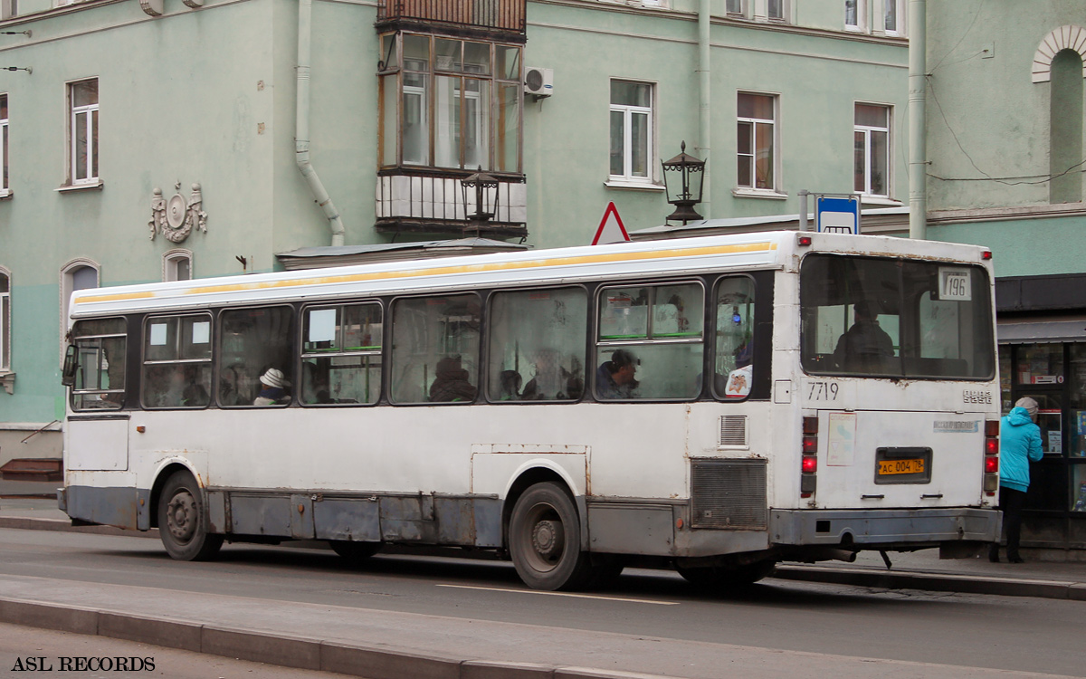 Санкт-Петербург, ЛиАЗ-5256.25 № 7719