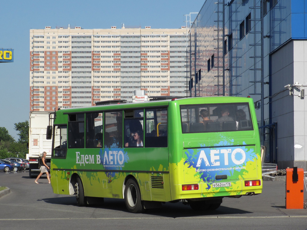 Санкт-Петербург, КАвЗ-4235-43 № В 562 ОН 178