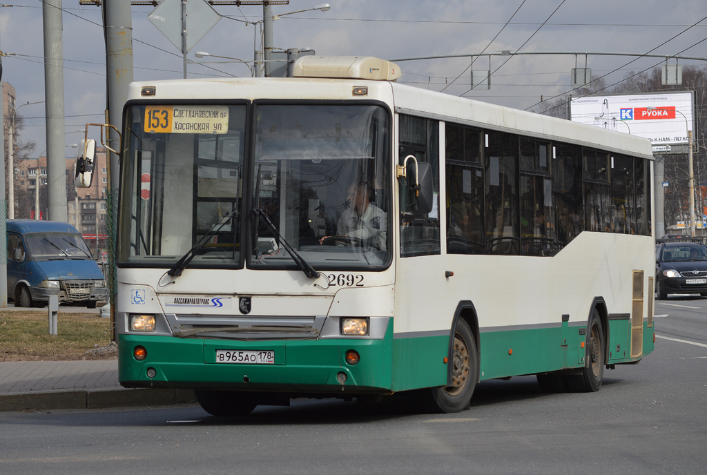 Sankt Petersburg, NefAZ-5299-30-32 Nr. 2692