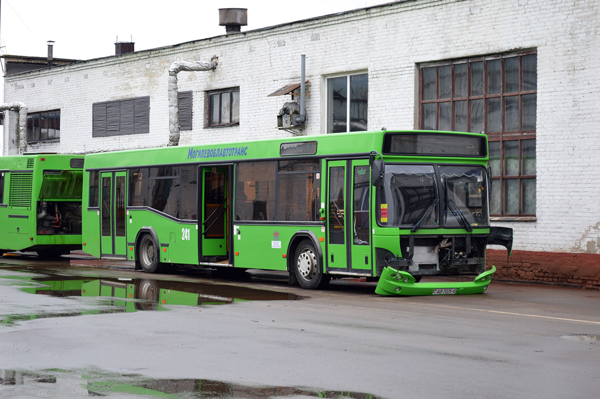 Бобруйский автобусный парк автобусы. МАЗ 103. Мусоровоз МАЗ 103.