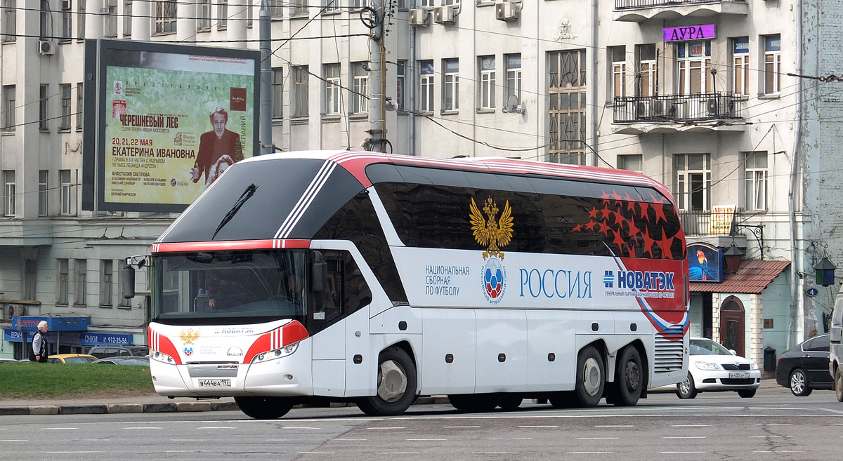 Москва, Neoplan P11 N5217/3SHD Starliner C № В 444 ВА 197