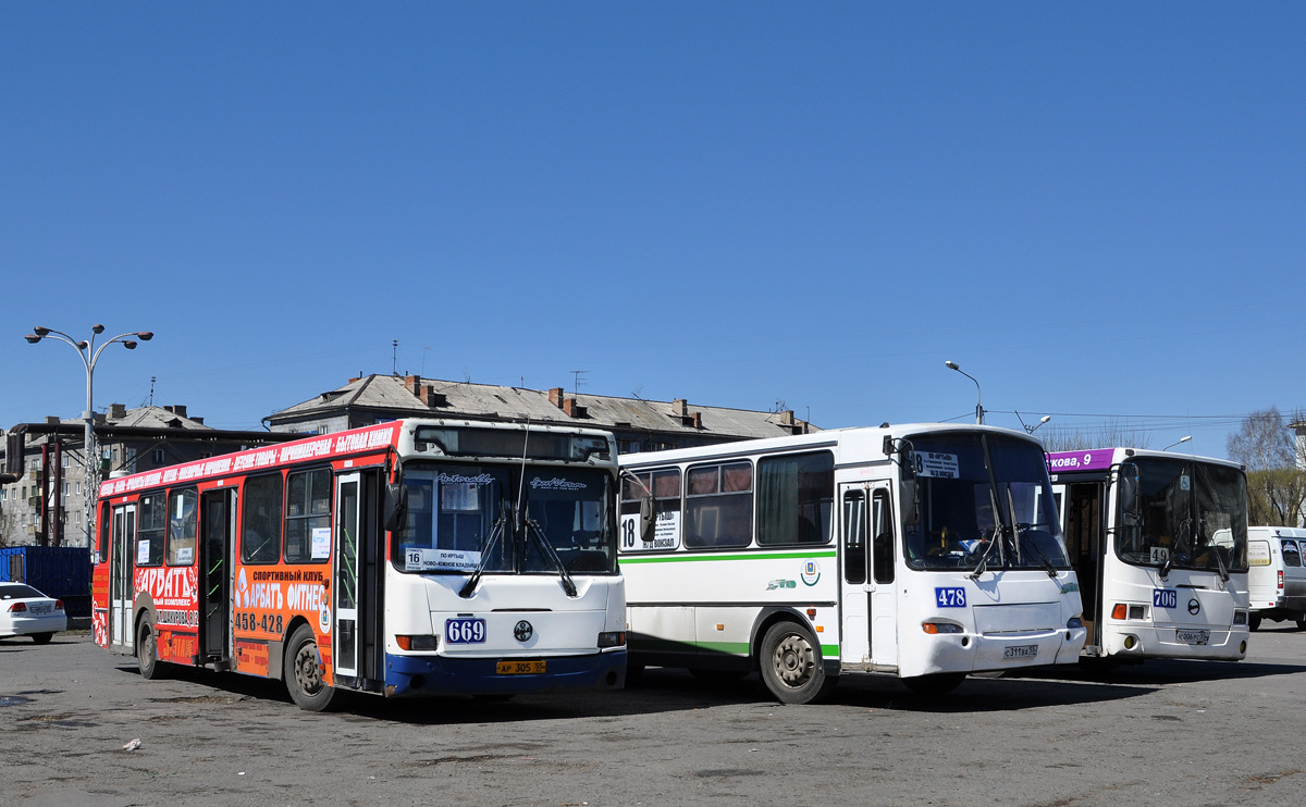 Omsk region, LiAZ-5256.40 # 669; Omsk region, PAZ-4230-03 # 478; Omsk region, LiAZ-5293.00 # 706; Omsk region — Bus stops
