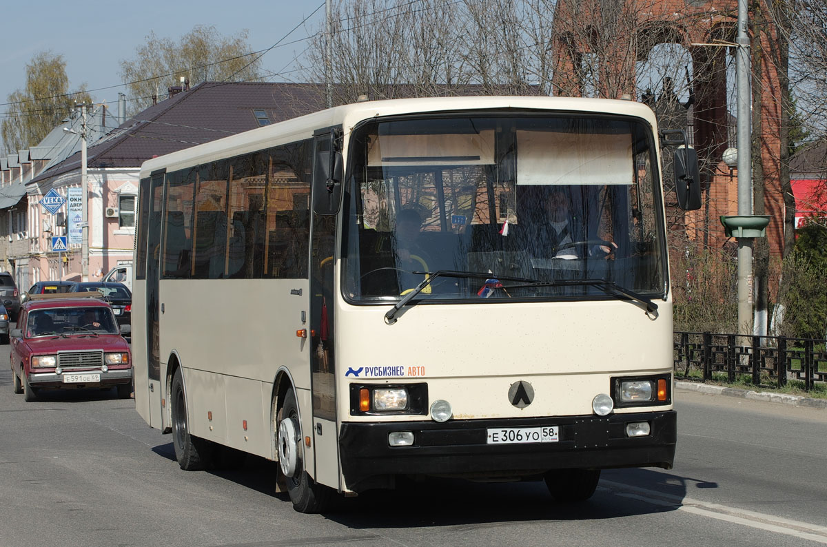 Пензенская область, ЛАЗ-4207JT "Лайнер-10" № Е 306 УО 58