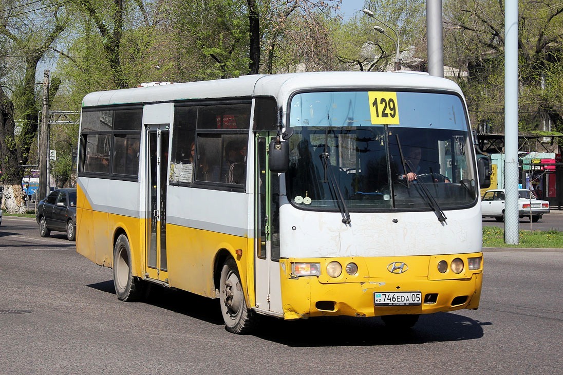 Остановки 129 автобуса. Автобусе 129. Алматы автобус 5. Желтый школьный автобус Хундай. Маршрутки Алматы.