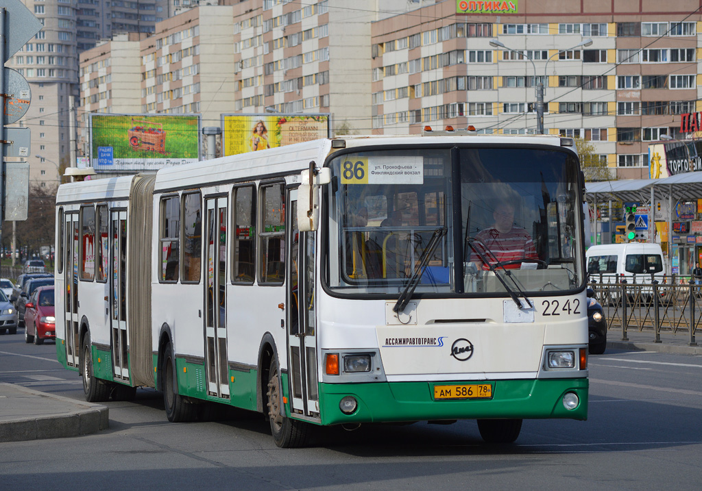 Sankt Petersburg, LiAZ-6212.00 Nr. 2242