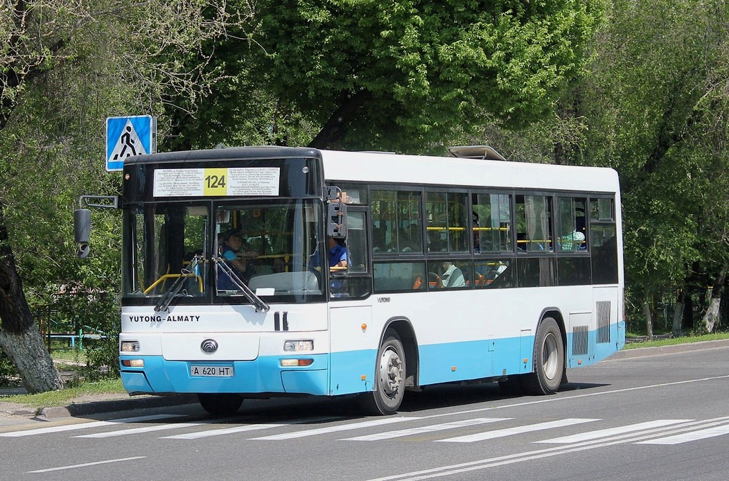 Алматы, Yutong ZK6108HGC № A 620 HT