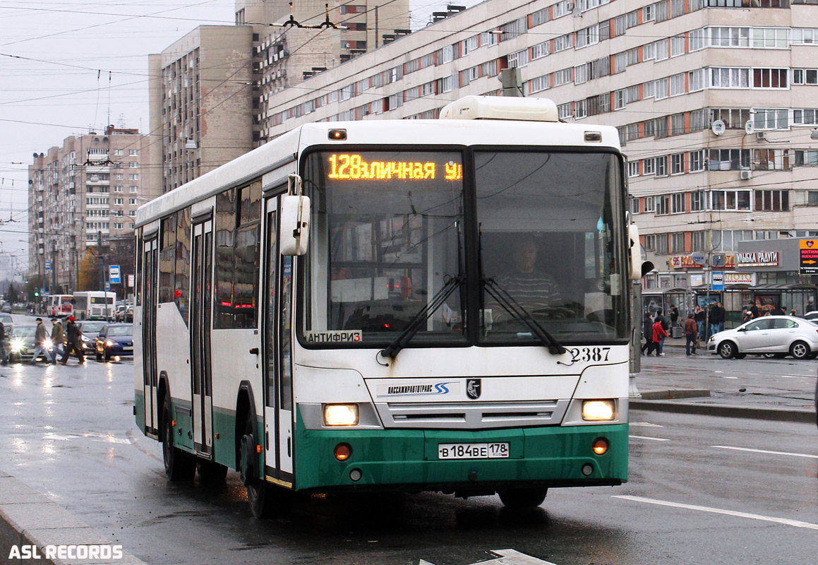 Sankt Peterburgas, NefAZ-5299-30-32 Nr. 2387