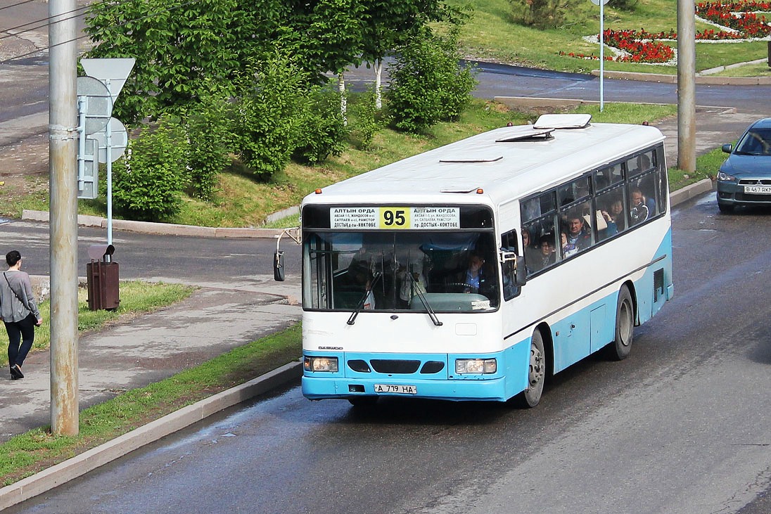 Almaty, Daewoo BS090 Royal Midi (Busan) č. A 719 HA