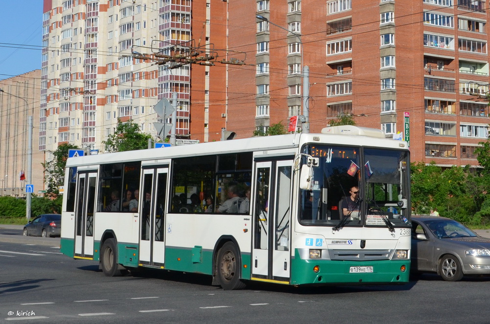 Sankt Petersburg, NefAZ-52994-40-42 Nr. 2388