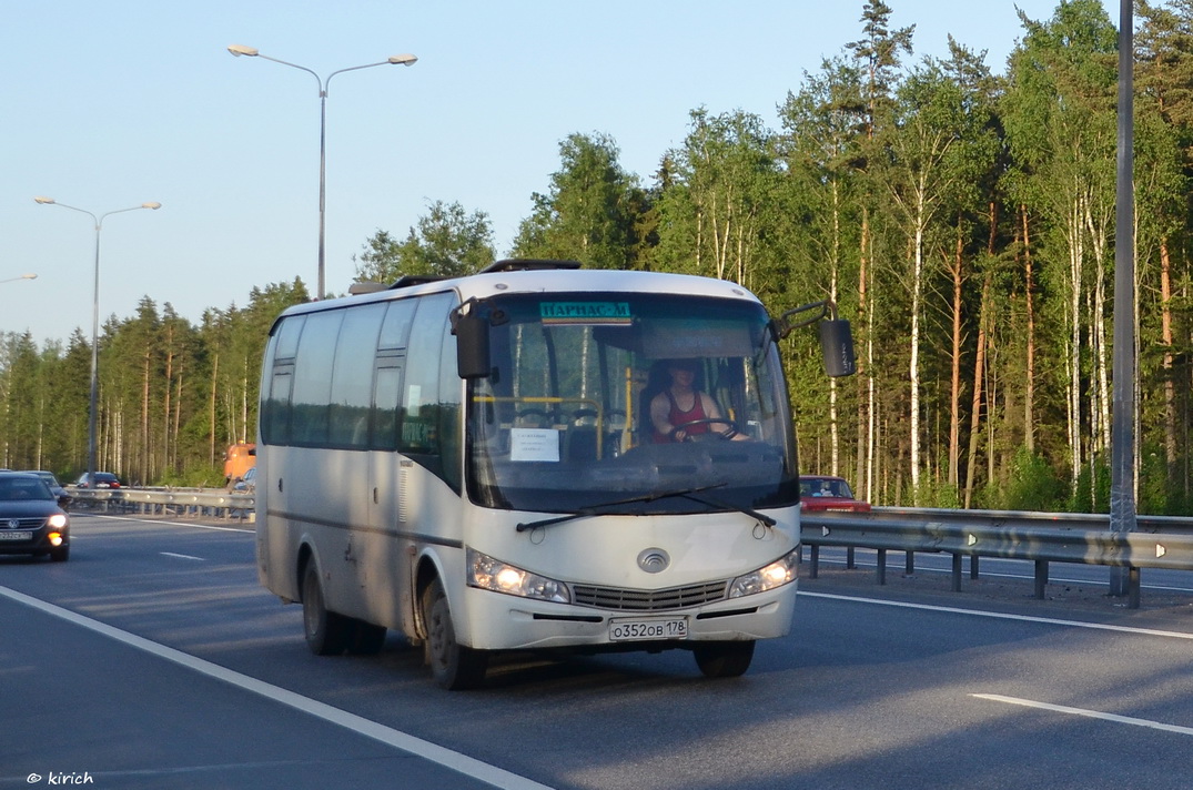 Санкт-Петербург, Yutong ZK6737D № О 352 ОВ 178