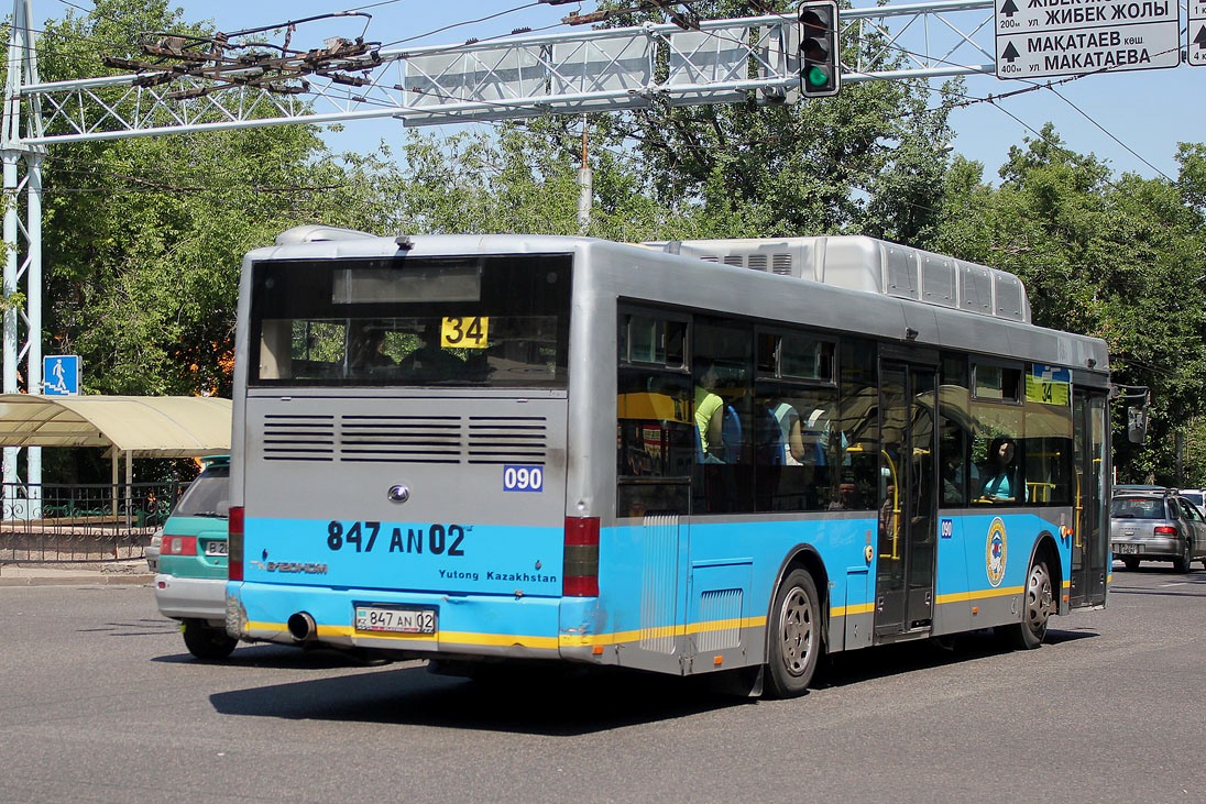 Алматы, Yutong ZK6120HGM № 090