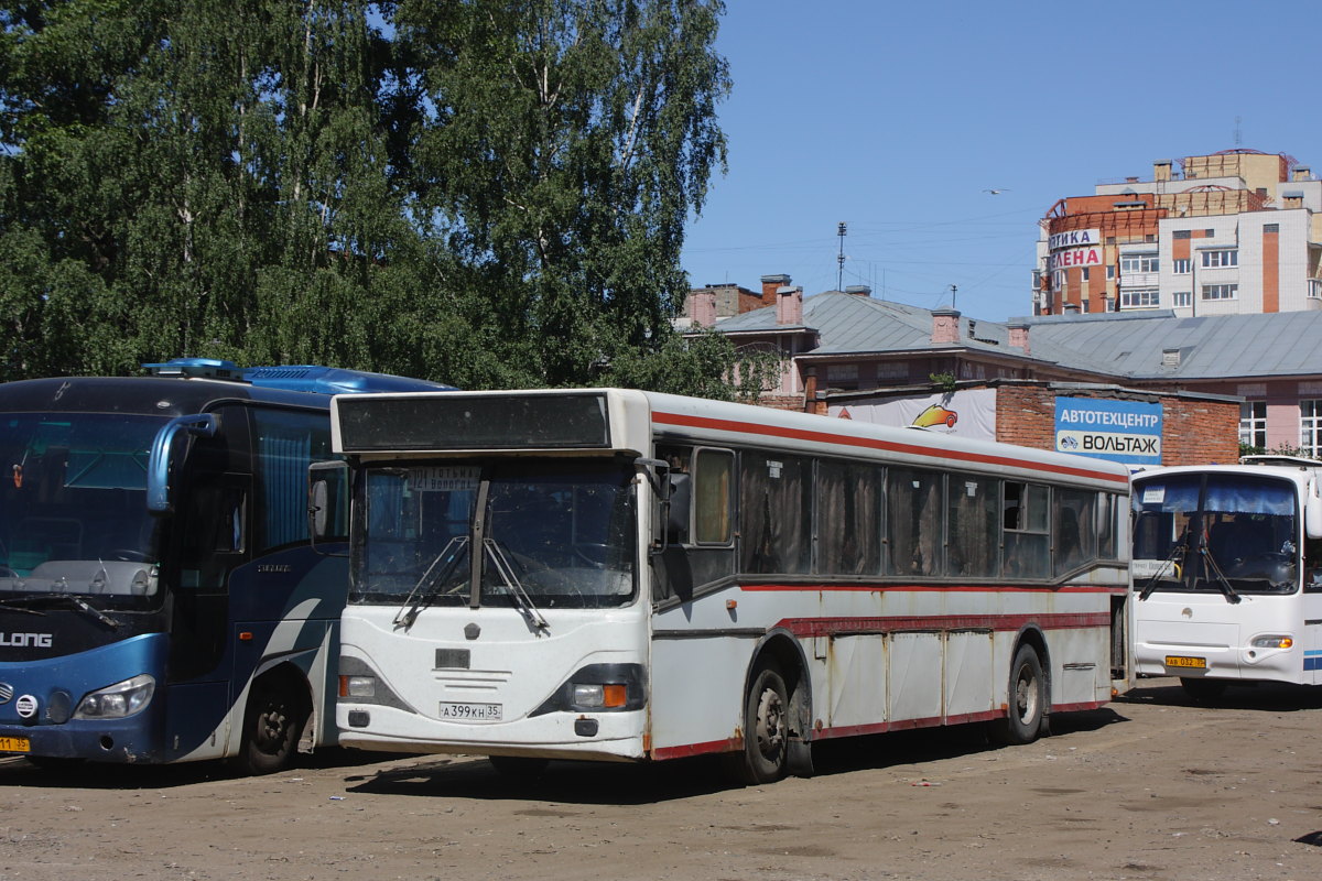 Вологодская область, Sunlong SLK6931F1A (Junma) № АВ 111 35; Вологодская область, МАРЗ-5266 № А 399 КН 35