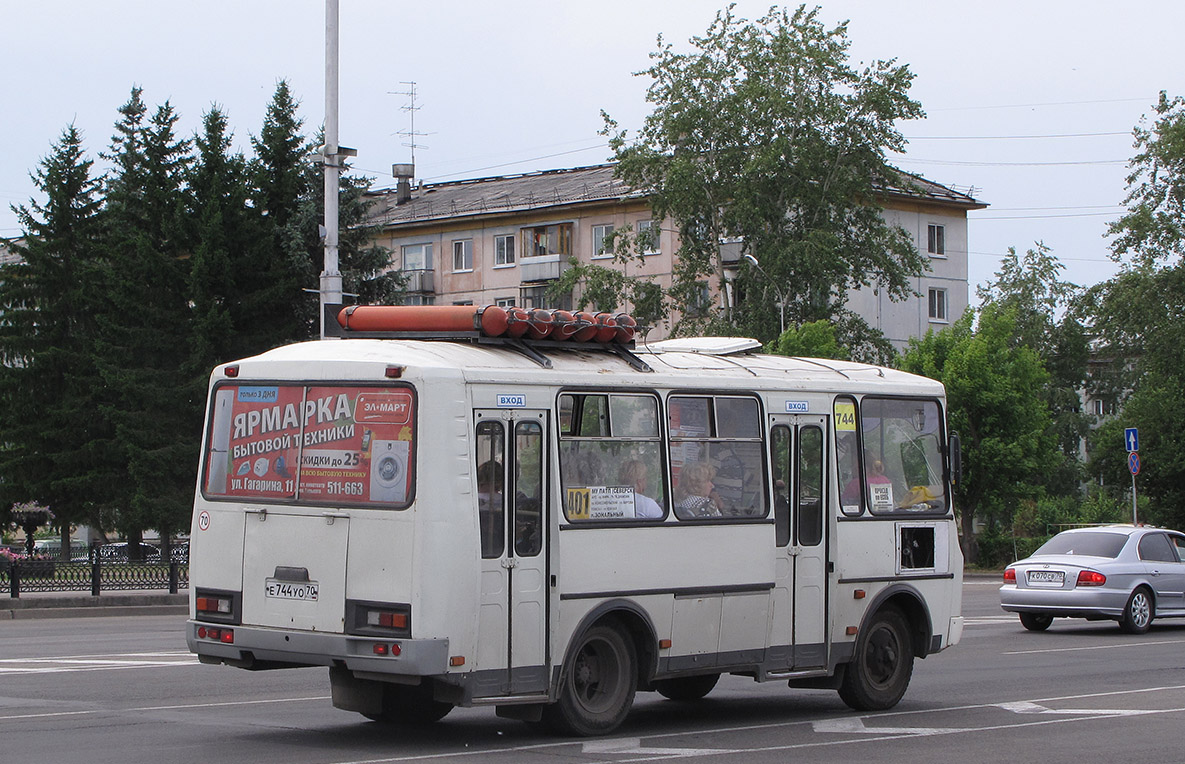 Томская область, ПАЗ-32051-110 № Е 744 УО 70