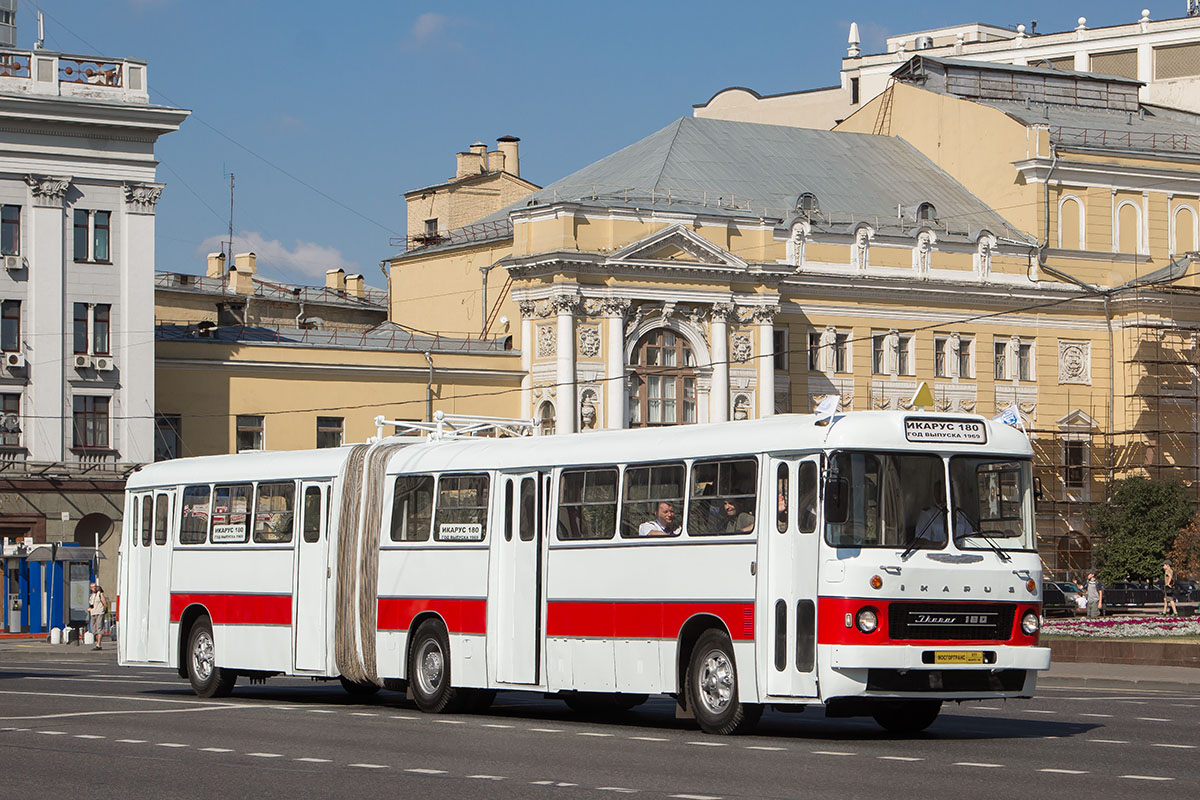 Москва, Ikarus 180 № 011