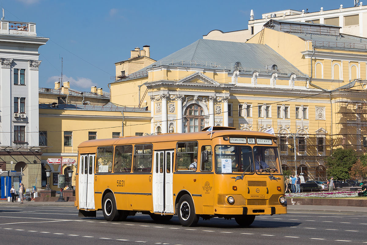 Москва, ЛиАЗ-677М № 5621