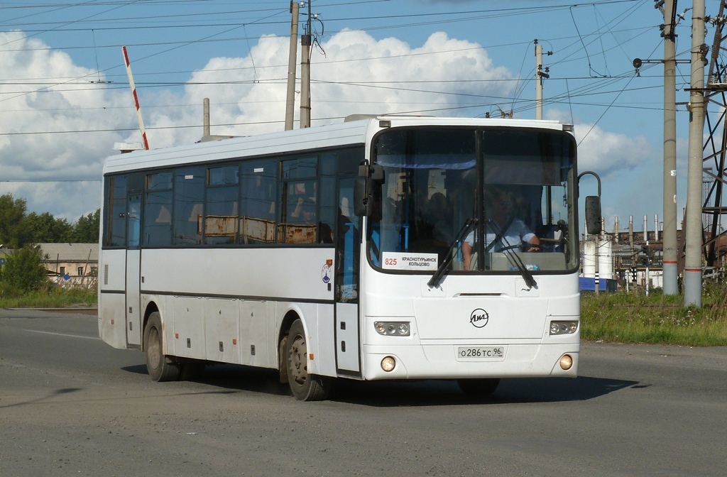 Свердловская область, ЛиАЗ-5256.23-01 (ГолАЗ) № 82