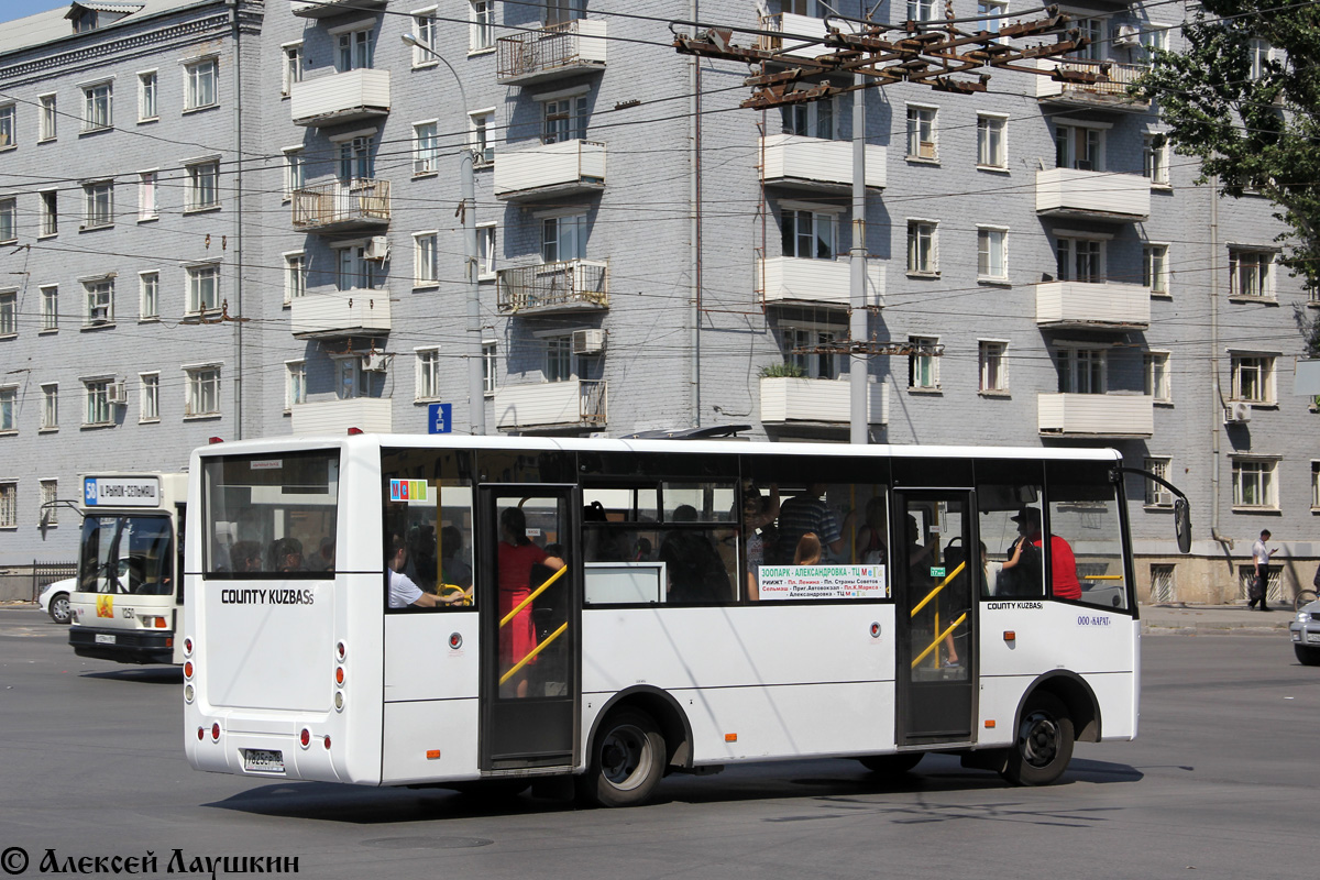 Ростовская область, Hyundai County Kuzbas HDU2 № У 825 СР 161