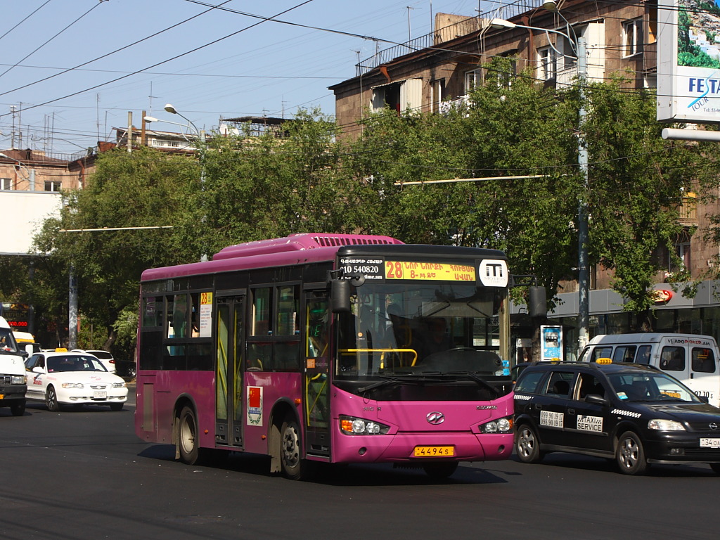 Автобус в армению. Higer klq6770g. Higer Bus KLQ 6770g. Автобусы в Армении. Ереванский автобус.