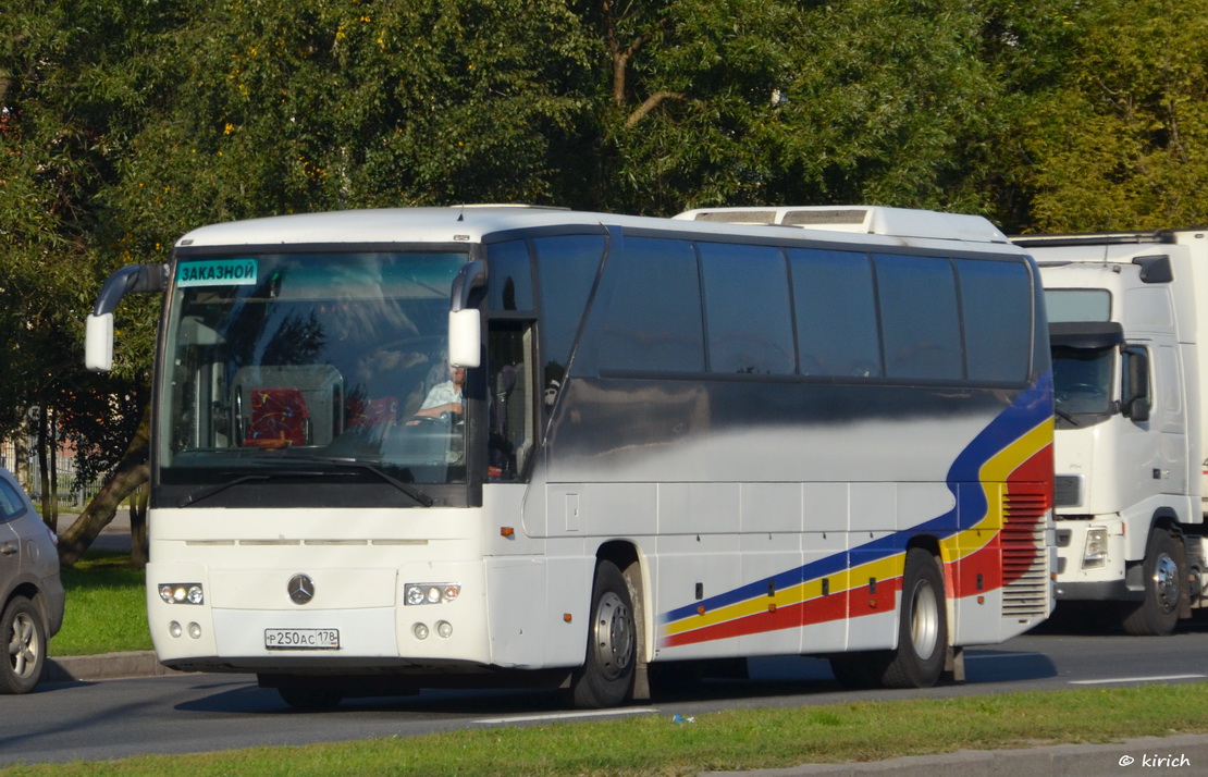 Szentpétervár, Mercedes-Benz O350-15RHD Tourismo sz.: Р 250 АС 178