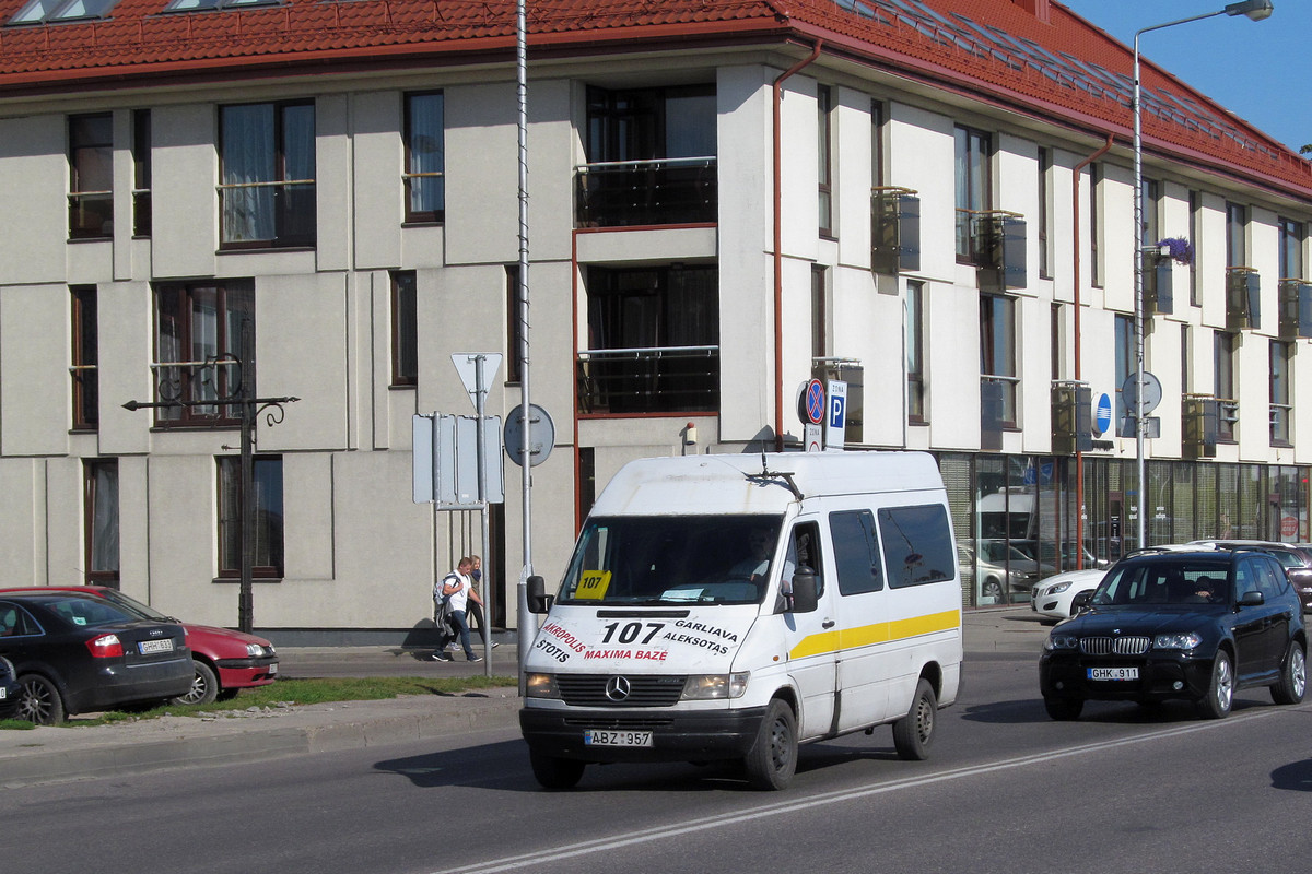 Литва, Mercedes-Benz Sprinter W901/W902 212D № ABZ 957