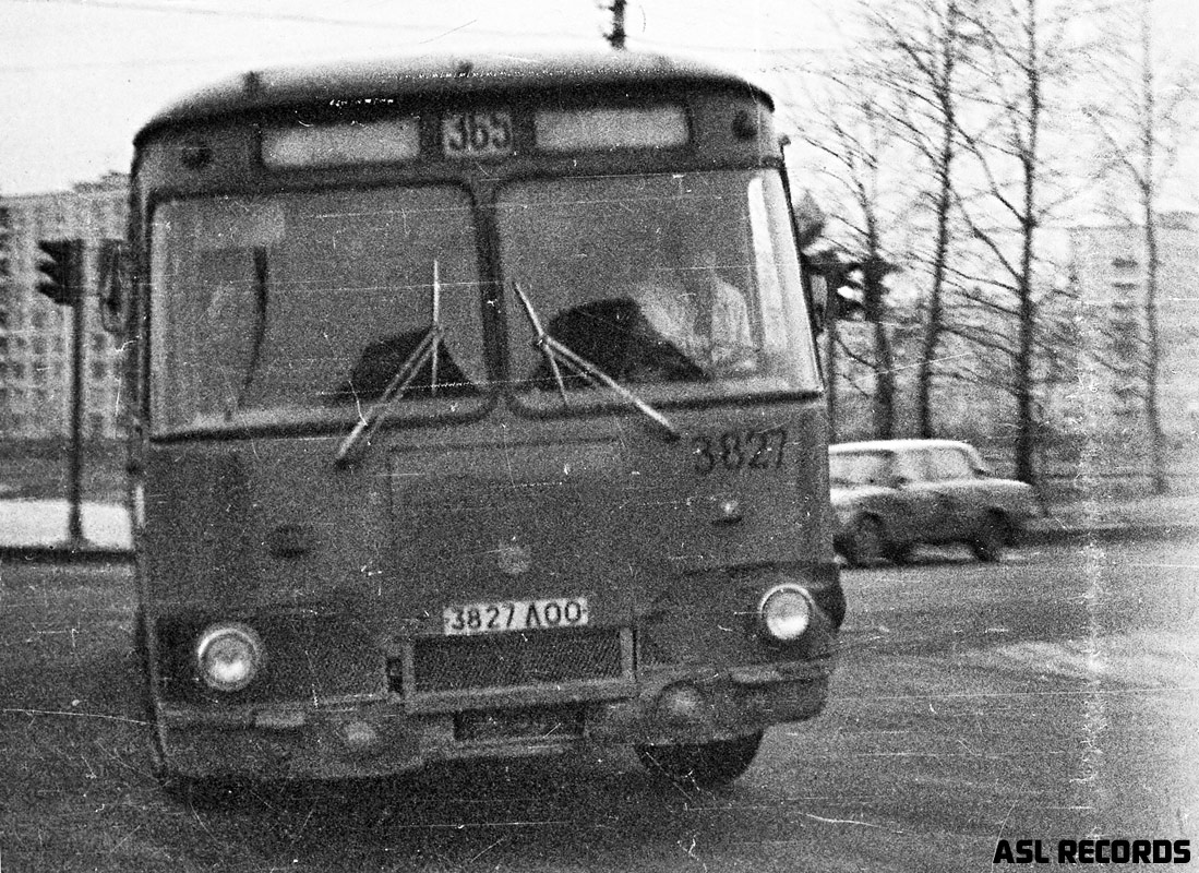 Szentpétervár, LiAZ-677M sz.: 3827