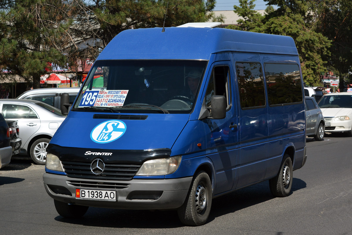 Автобус кыргызстан. Мерседес Спринтер Кыргызстан. Mercedes Sprinter Бишкек. Маршрутки в Кыргызстане. Автобус Бишкек.