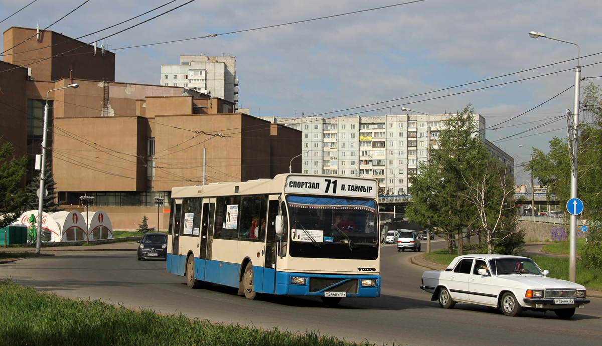 Region Krasnojarsk, Hainje Standaard 2000 Duvedec Nr. Т 544 ВУ 124