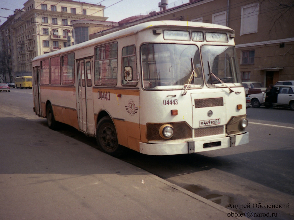 Moskau, LiAZ-677M Nr. 04443