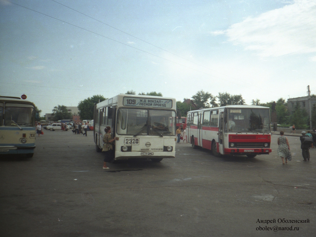 Omsk region, LAZ-695N # 1369; Omsk region, Sanos S218 # 2320; Omsk region, Karosa B732.1654 # 597; Omsk region — Bus stops