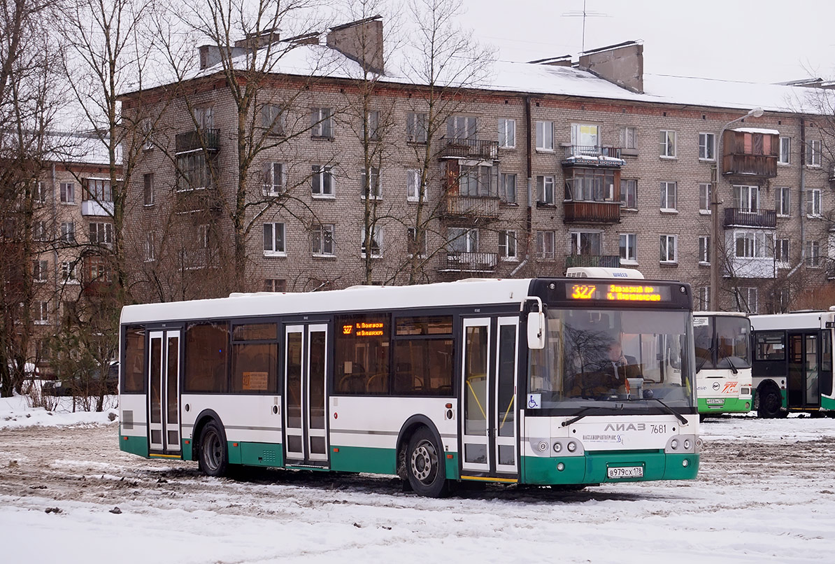 Санкт-Петербург, ЛиАЗ-5292.60 № 7681; Санкт-Петербург, ЛиАЗ-5293.53 № 3535