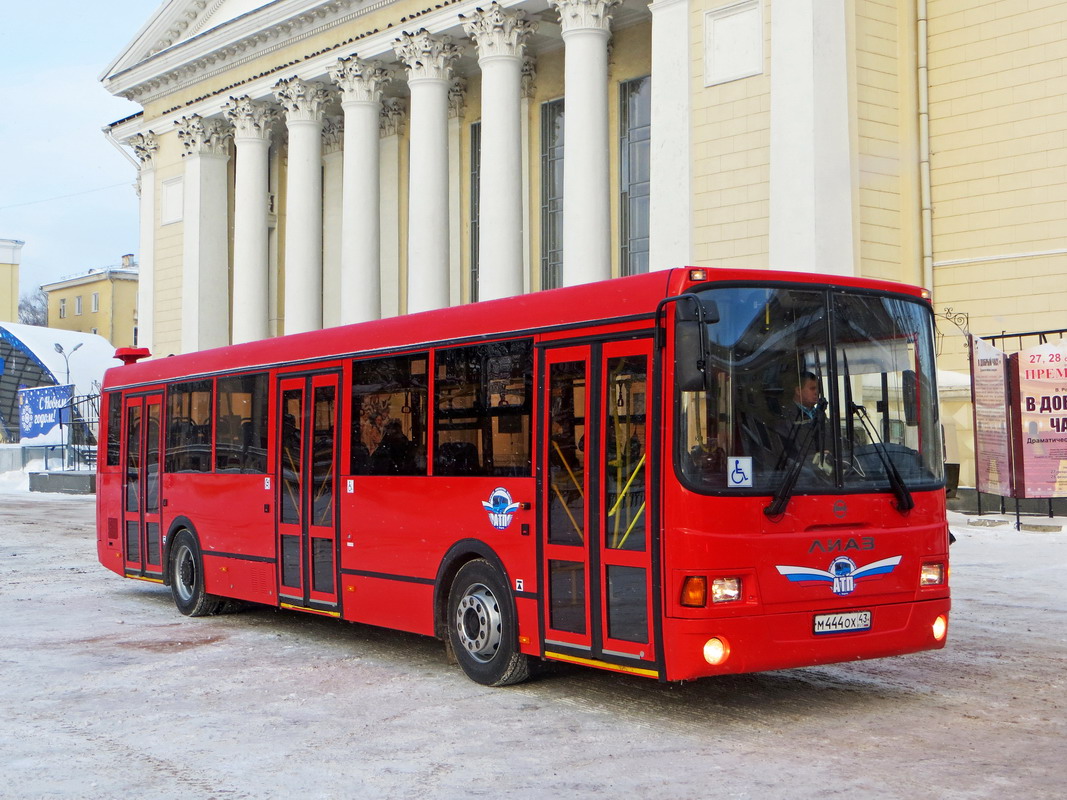 Красный автобус нижний. ЛИАЗ 5293.00. ЛИАЗ 5292 красный. ЛИАЗ 5293 54. ЛИАЗ 677 красный.