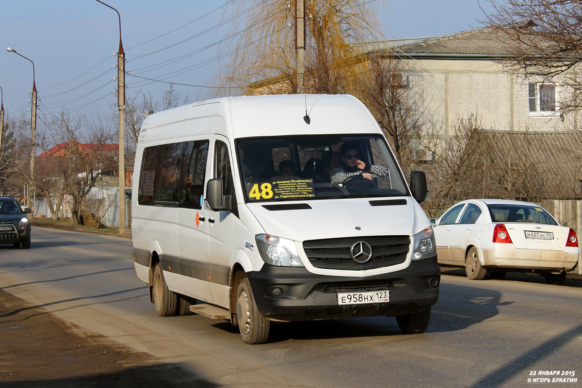 Маршрутки автобусы краснодар. 48 Автобус Краснодар. Mercedes Benz 22360c. Рейсовый микроавтобус. Маршрутки Краснодар.