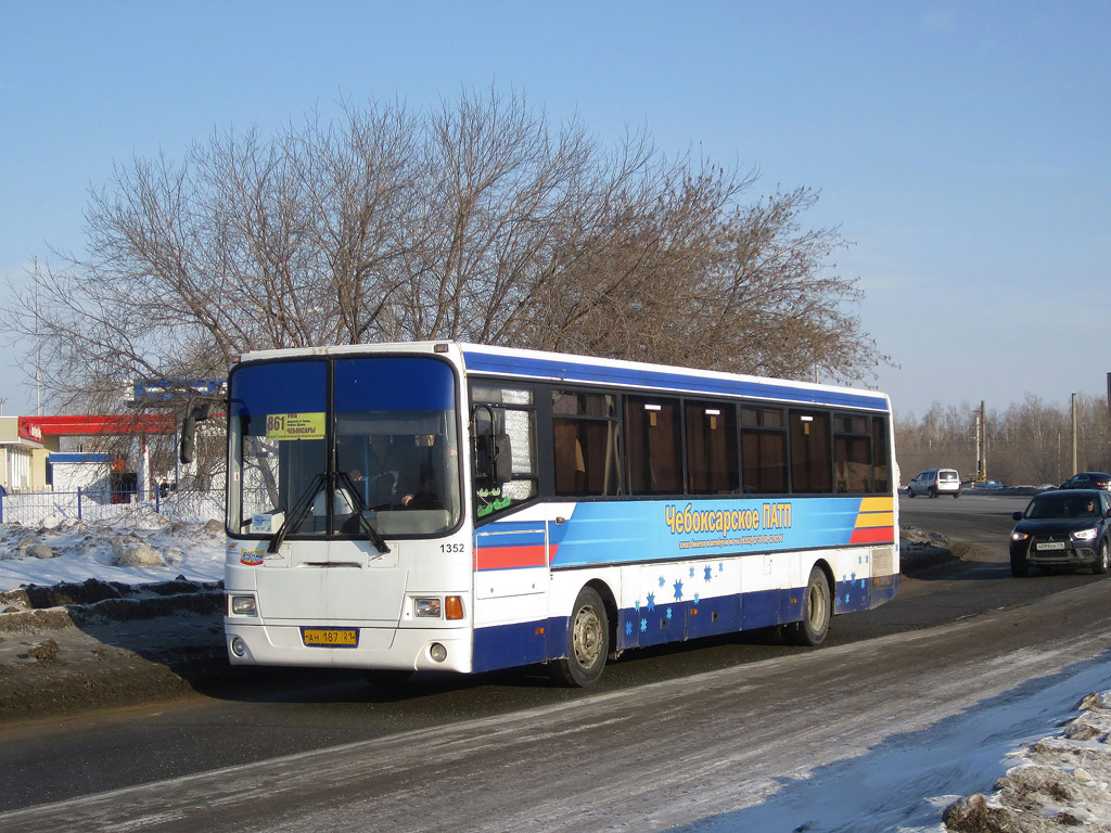 Чувашия, ЛиАЗ-5256.23-01 (ГолАЗ) № 1352