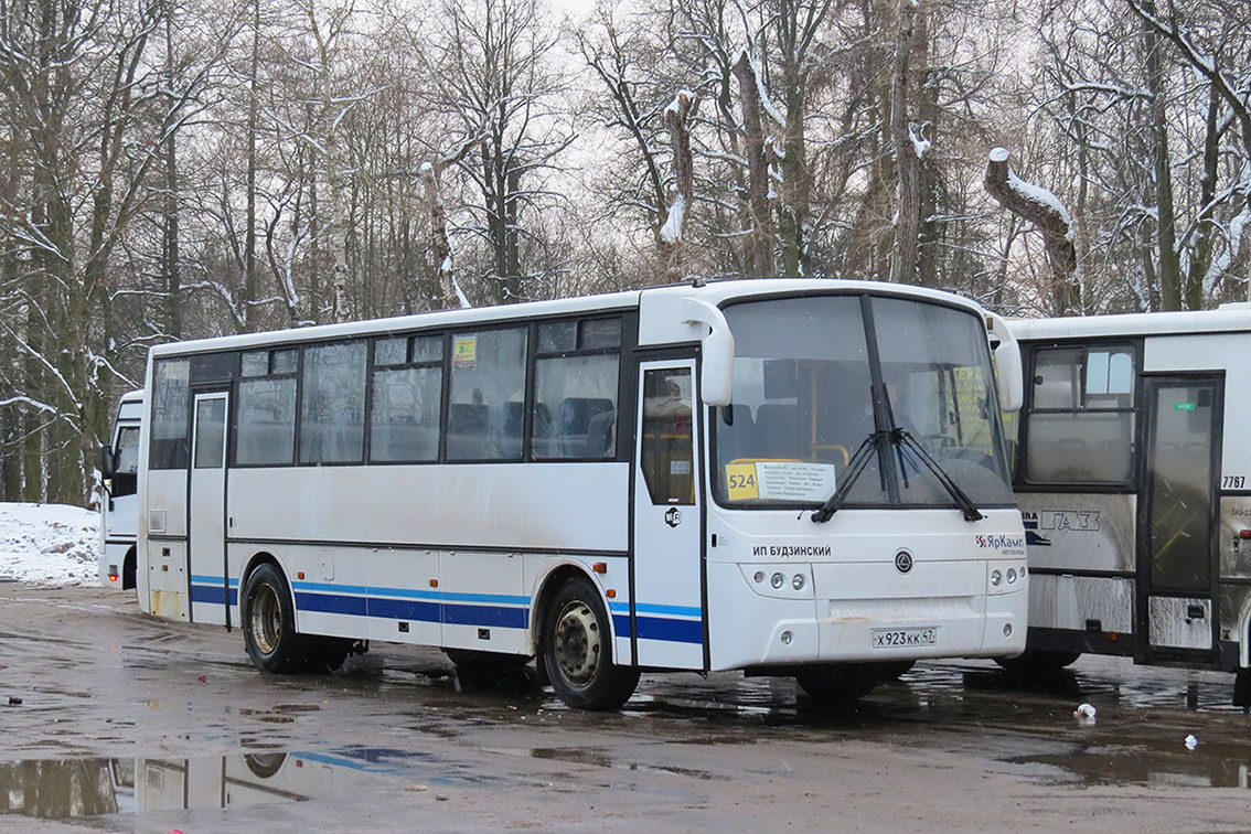 Ленинградская область, КАвЗ-4238-42 № Х 923 КК 47