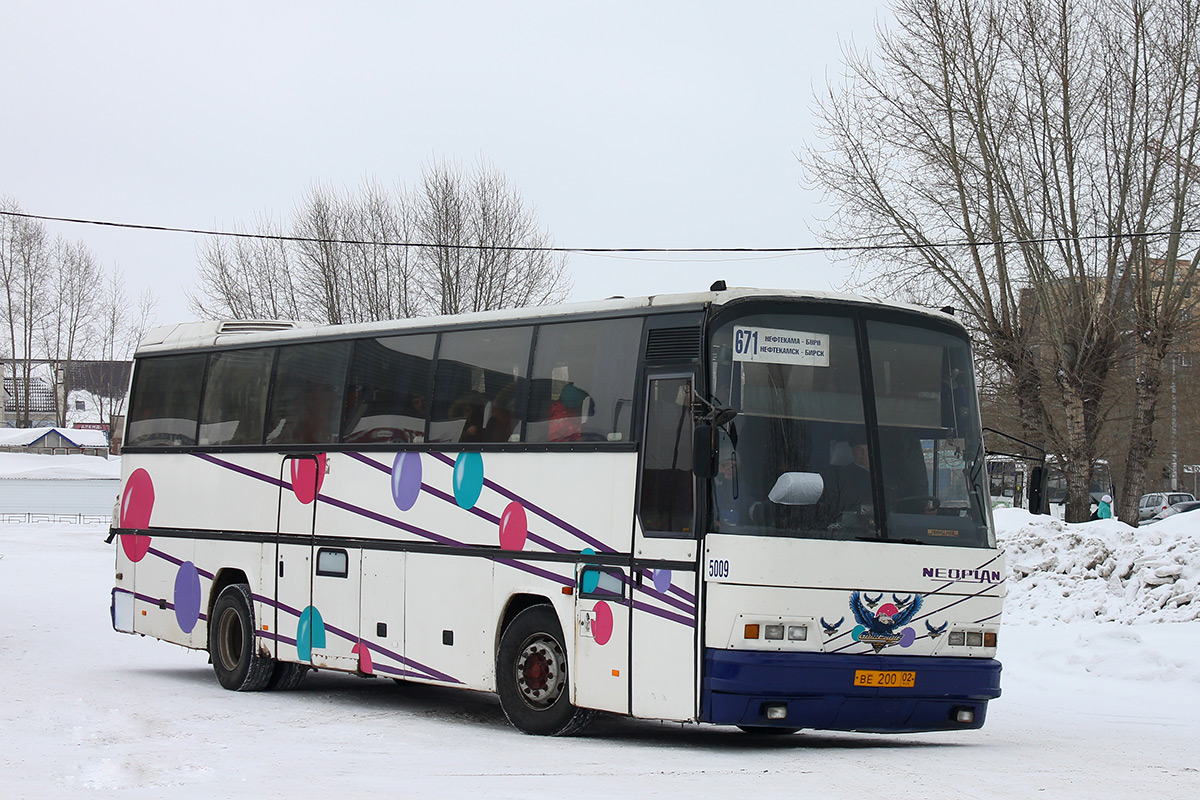Bashkortostan, Neoplan N316SHD Transliner # 5009