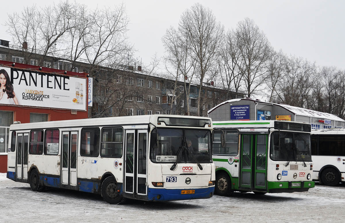 Омская область, ЛиАЗ-5256.45 № 793; Омская область, ЛиАЗ-5256.45 № 380