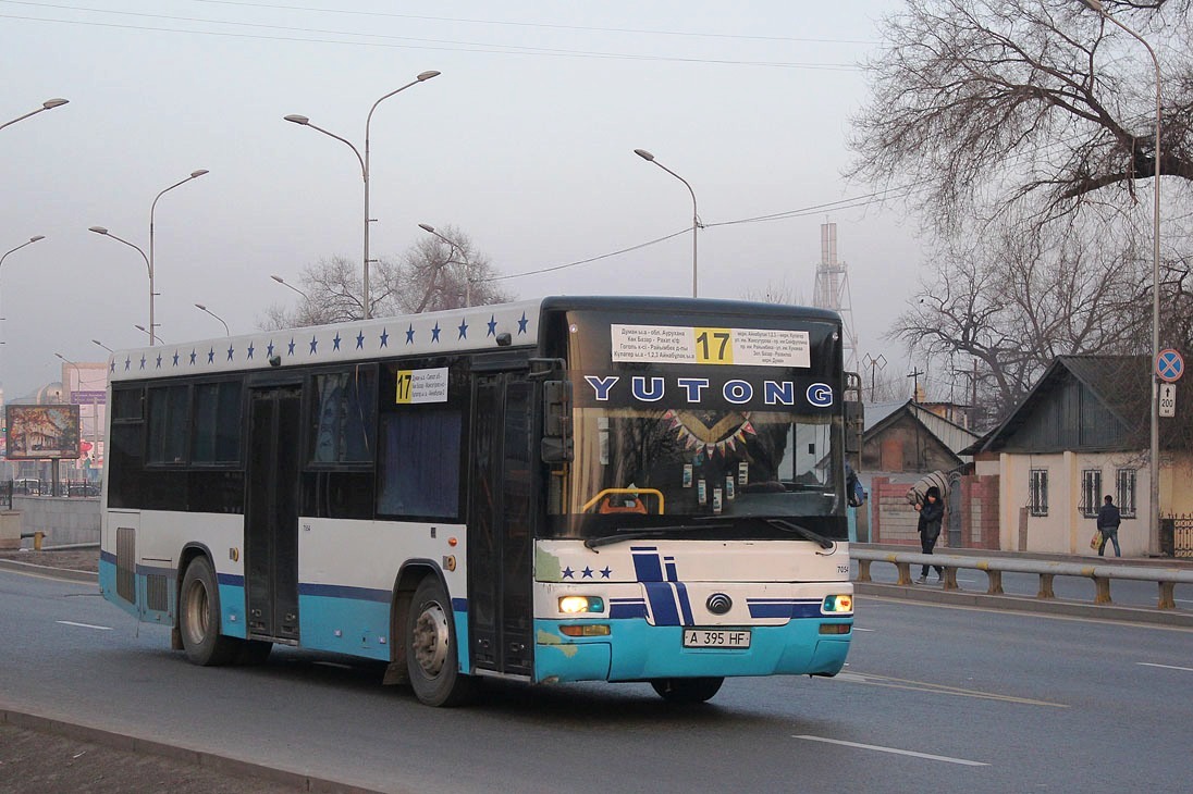 Алматы, Yutong ZK6108HGH № 7054