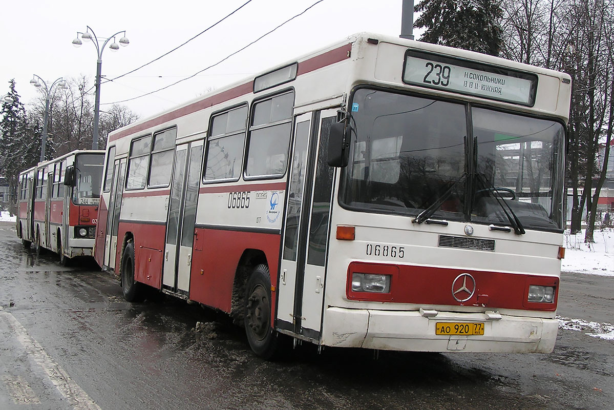 Moscow, Mercedes-Benz O325 # 06865