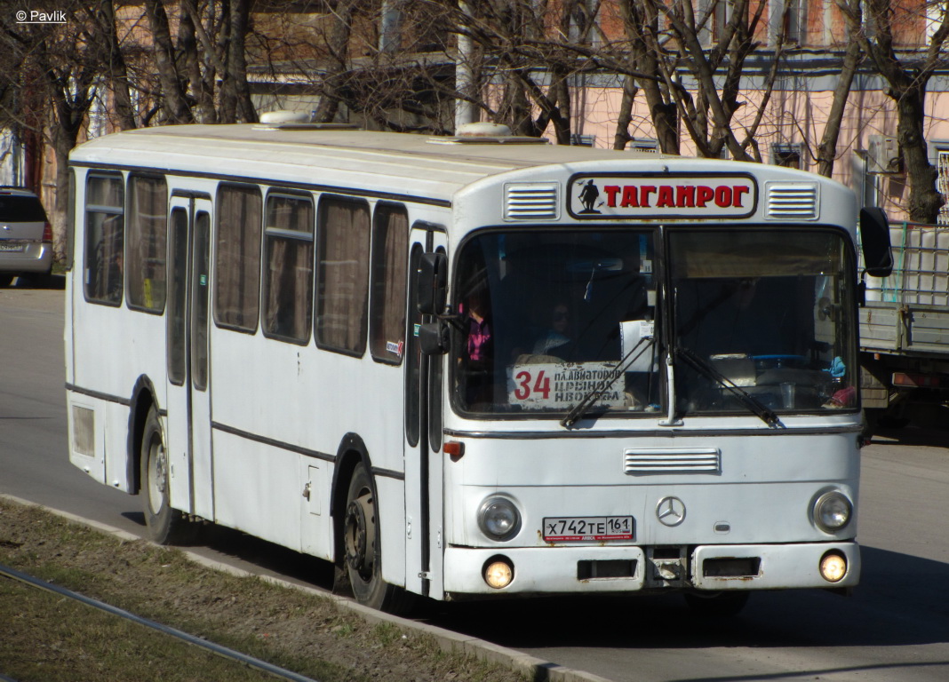 Ростовская область, Mercedes-Benz O307 № Х 742 ТЕ 161