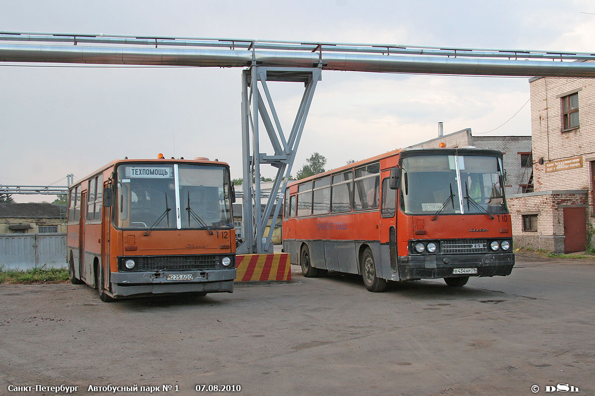 Санкт-Петербург, Ikarus 280.33 № Т-12; Санкт-Петербург, Ikarus 256.54 № Т-10; Санкт-Петербург — Автобусные парки и стоянки