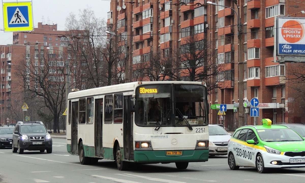 Sankt Petersburg, LiAZ-5256.25 Nr. 2251