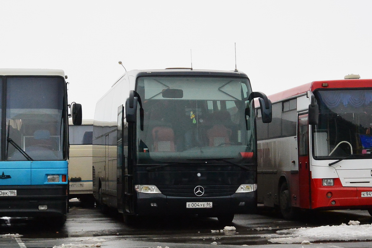 Ханты-Мансийский АО, Mercedes-Benz O580-15RHD Travego № Е 004 УЕ 86