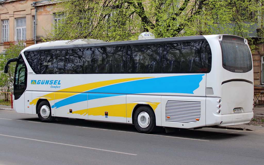 Киев, Neoplan P21 N2216SHD Tourliner SHD № AA 5063 OM