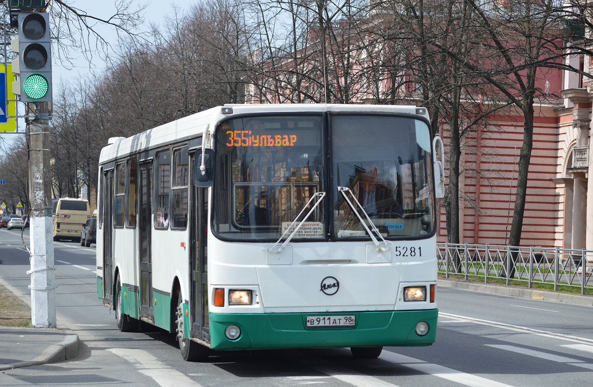 Автобус 355 слобода домодедовская. Маршрут 355 автобуса Петергоф. Автобус 355 Домодедовская. Автобусы на Петергоф Автово. Коряжма автобус 355.