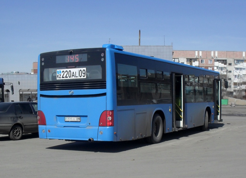 Автобус 220.