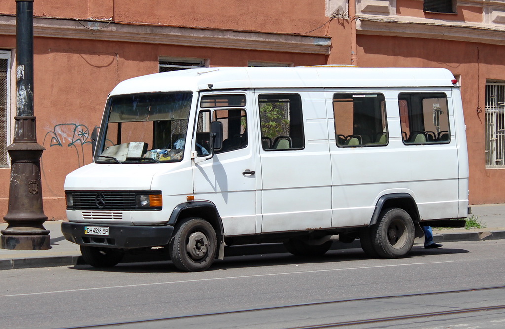 Obwód odeski, Mercedes-Benz T2 609D Nr BH 4528 EP