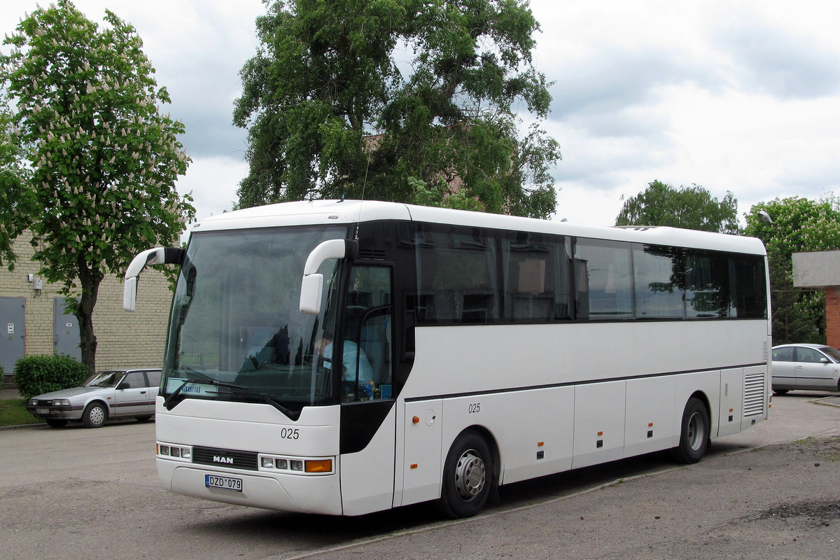 Lithuania, MAN A13 Lion's Coach RH402 # 025