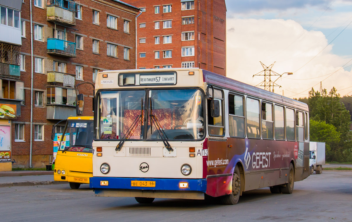 Свердловская область, ЛиАЗ-5256.40 № 637