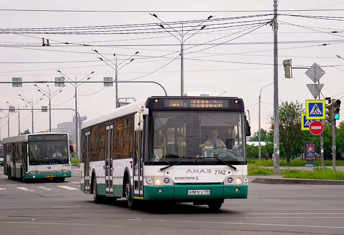 Санкт-Петербург, ЛиАЗ-5292.60 № 7742